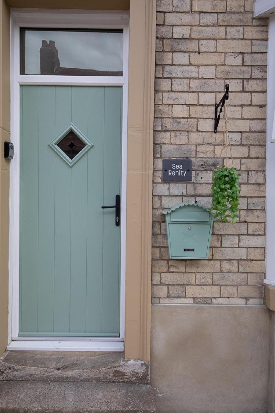 Sea Renity Villa Whitby Dış mekan fotoğraf