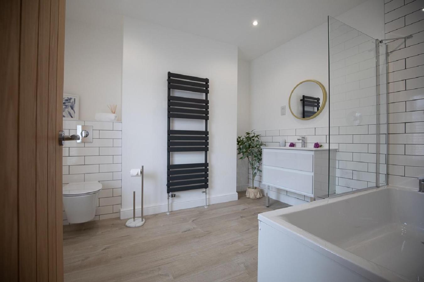 Sea Renity Villa Whitby Dış mekan fotoğraf
